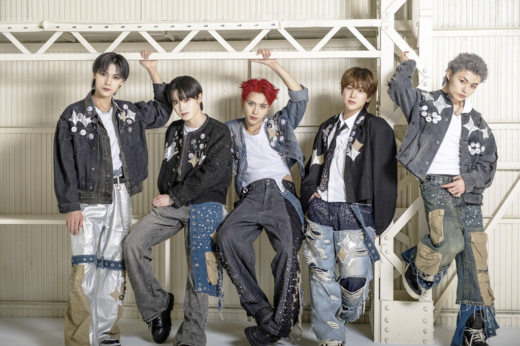 2xFE 5人揃って表参道ライブ